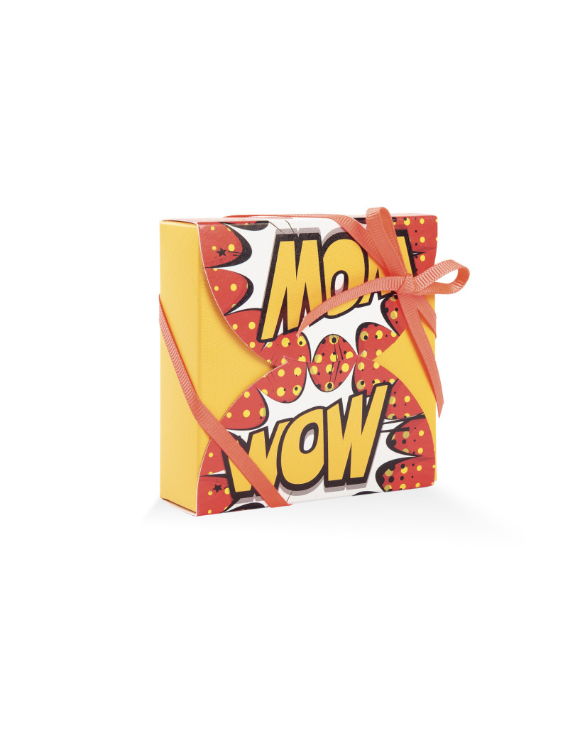 PAG/00100 Wow su fondo giallo